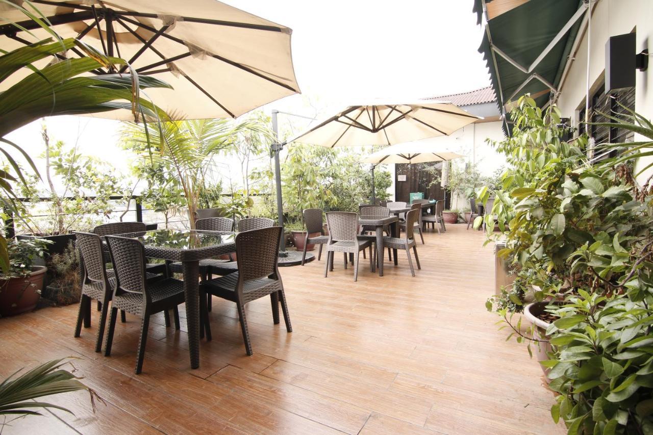 Spiral Suites Hotel Quezon City Bagian luar foto